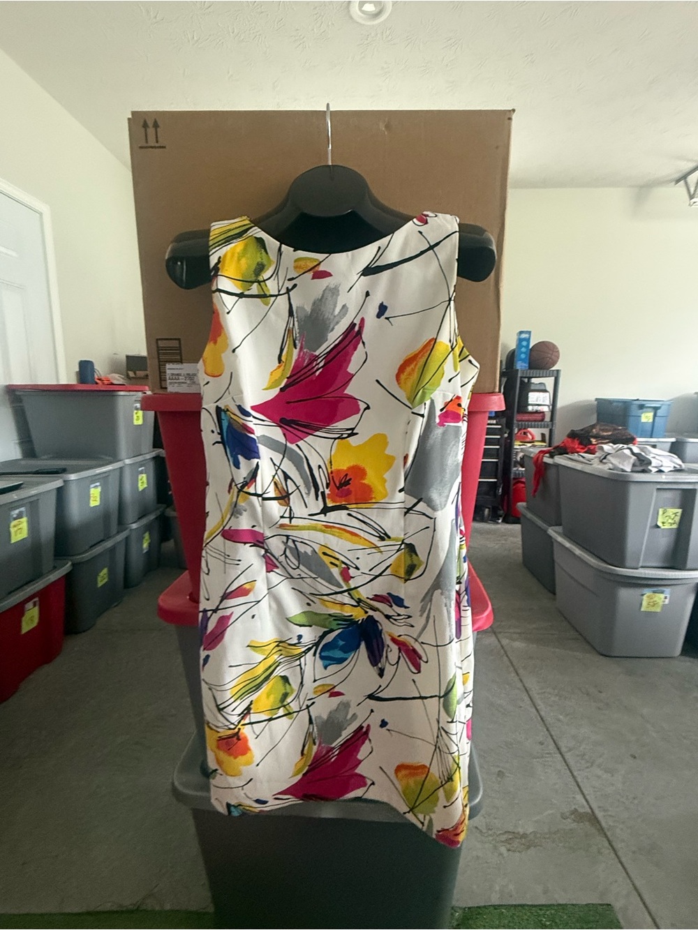 Sleeveless Floral Sheath Dress in White with Multicolor Print mp28